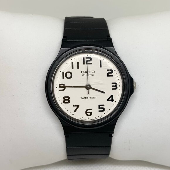Casio MQ24 Classic Analog Watch unisex 34mm Black Resin White Dial Wr running - Picture 1 of 8